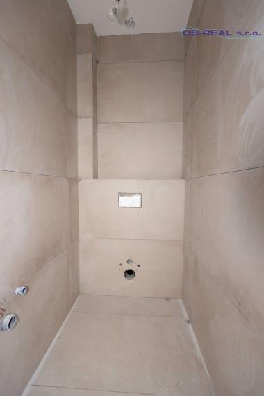 AKCIOVA CENA!!! Exkluzívne ponúkame na predaj novostavby 4izb RD s garážou, v radovej zástavbe v novovybudovanej lokalite v Nebojsi