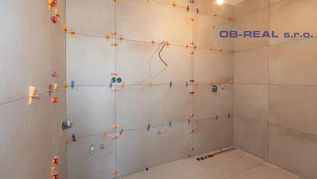 AKCIOVA CENA!!! Exkluzívne ponúkame na predaj novostavby 4izb RD s garážou, v radovej zástavbe v novovybudovanej lokalite v Nebojsi