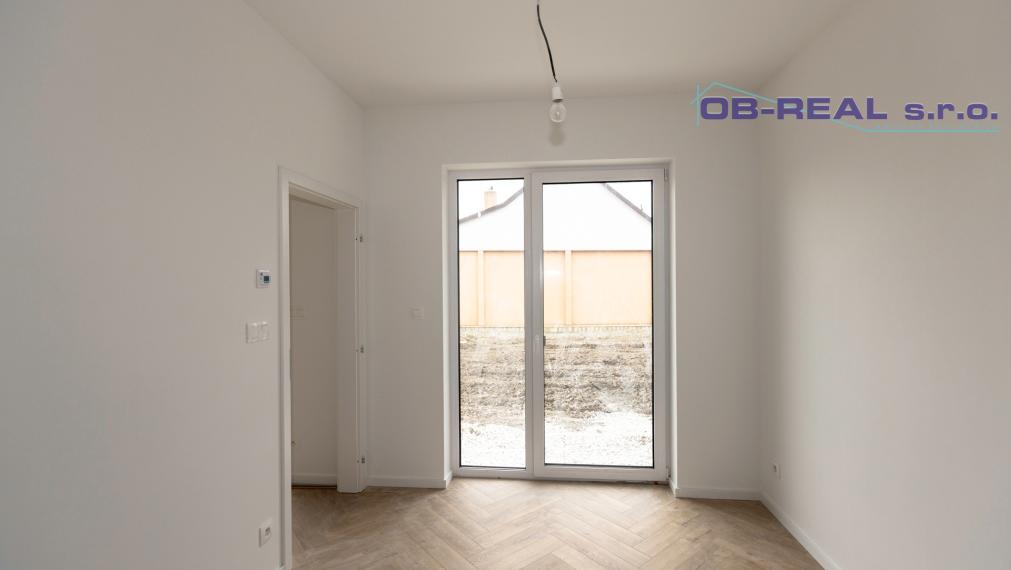 AKCIOVA CENA!!! Exkluzívne ponúkame na predaj novostavby 4izb RD s garážou, v radovej zástavbe v novovybudovanej lokalite v Nebojsi