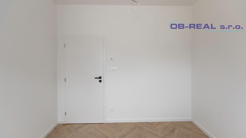 AKCIOVA CENA!!! Exkluzívne ponúkame na predaj novostavby 4izb RD s garážou, v radovej zástavbe v novovybudovanej lokalite v Nebojsi