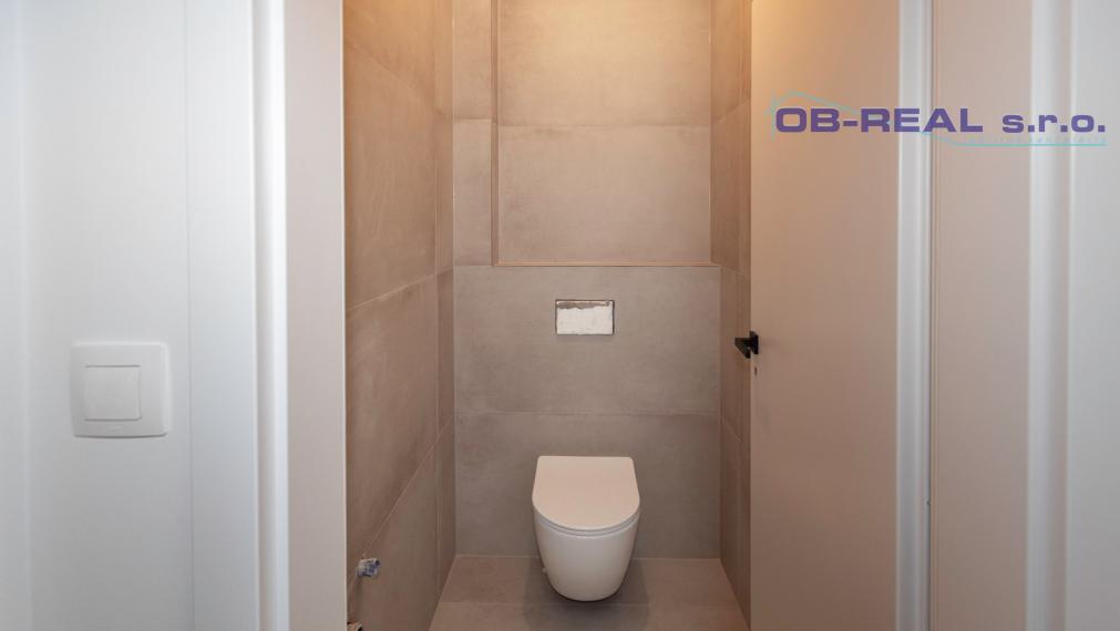 AKCIOVA CENA!!! Exkluzívne ponúkame na predaj novostavby 4izb RD s garážou, v radovej zástavbe v novovybudovanej lokalite v Nebojsi