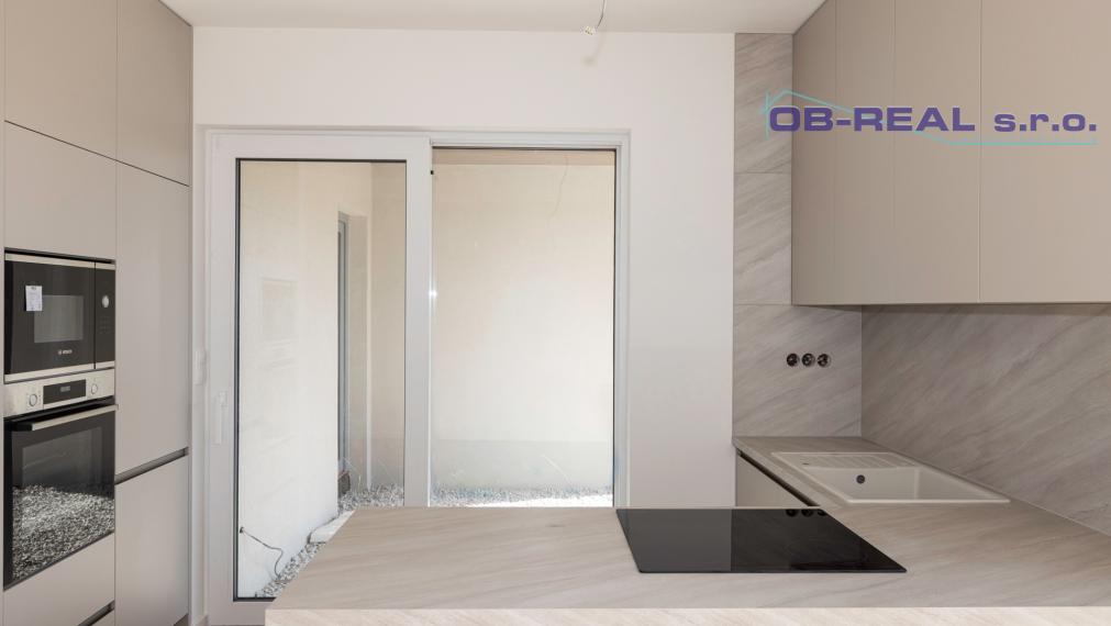 AKCIOVA CENA!!! Exkluzívne ponúkame na predaj novostavby 4izb RD s garážou, v radovej zástavbe v novovybudovanej lokalite v Nebojsi