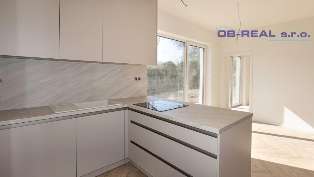 AKCIOVA CENA!!! Exkluzívne ponúkame na predaj novostavby 4izb RD s garážou, v radovej zástavbe v novovybudovanej lokalite v Nebojsi