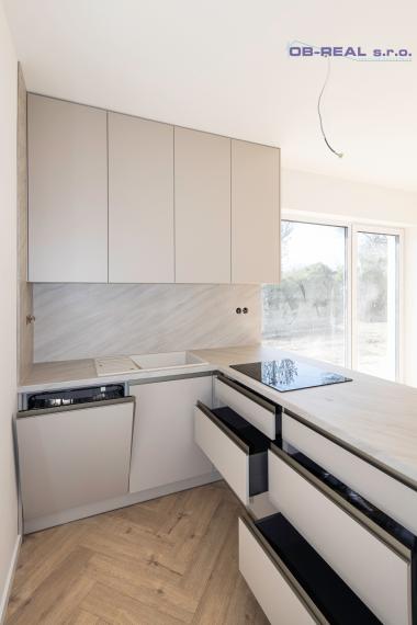 AKCIOVA CENA!!! Exkluzívne ponúkame na predaj novostavby 4izb RD s garážou, v radovej zástavbe v novovybudovanej lokalite v Nebojsi