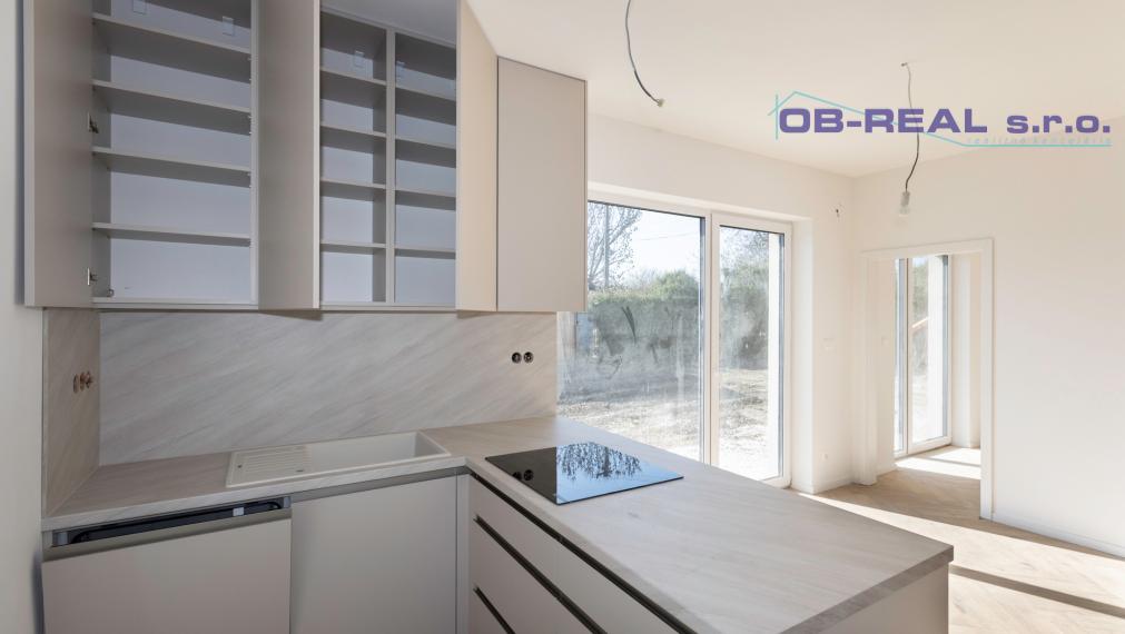 AKCIOVA CENA!!! Exkluzívne ponúkame na predaj novostavby 4izb RD s garážou, v radovej zástavbe v novovybudovanej lokalite v Nebojsi