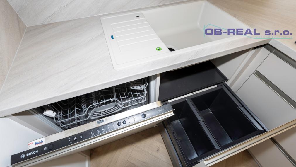 AKCIOVA CENA!!! Exkluzívne ponúkame na predaj novostavby 4izb RD s garážou, v radovej zástavbe v novovybudovanej lokalite v Nebojsi