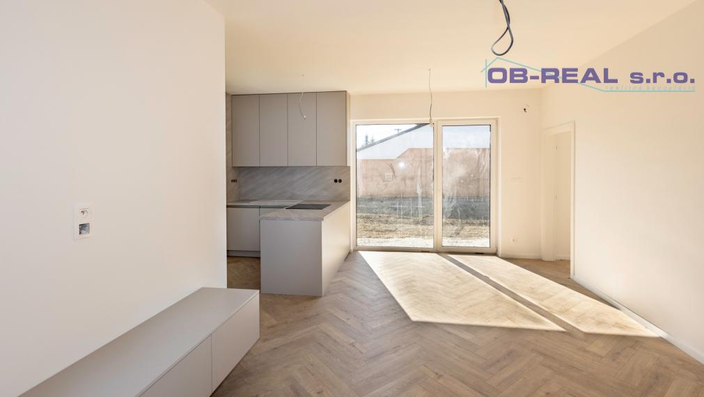 AKCIOVA CENA!!! Exkluzívne ponúkame na predaj novostavby 4izb RD s garážou, v radovej zástavbe v novovybudovanej lokalite v Nebojsi