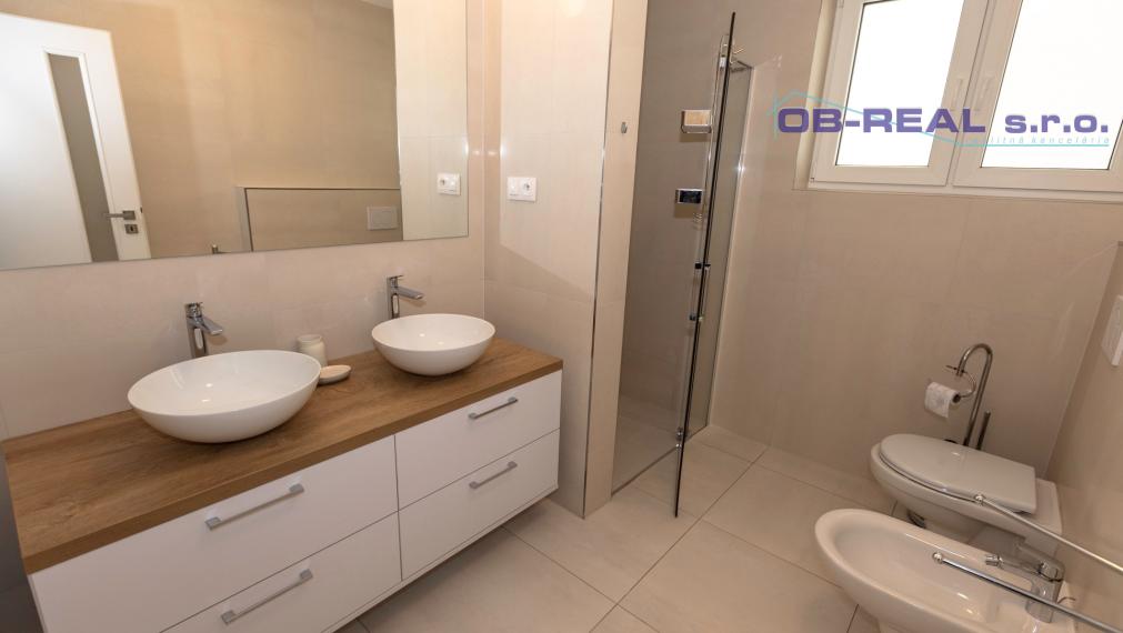 Prenájom moderného, zariadeného 3izb RD s parkovaním na uzavretom pozemku