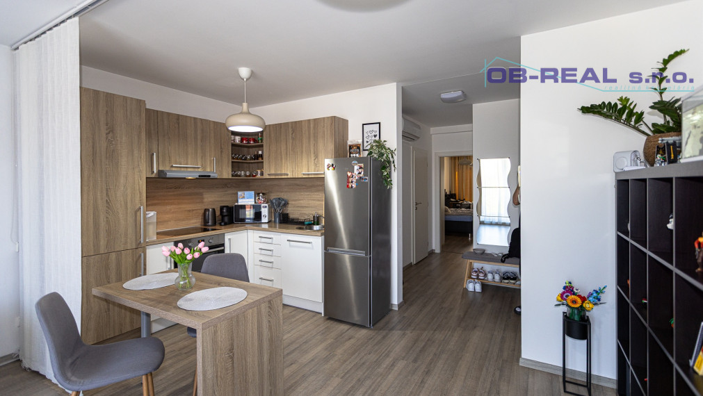 Prenájom moderného zariadeného 2izb bytu 63m2, balkón, 1x parkovanie
