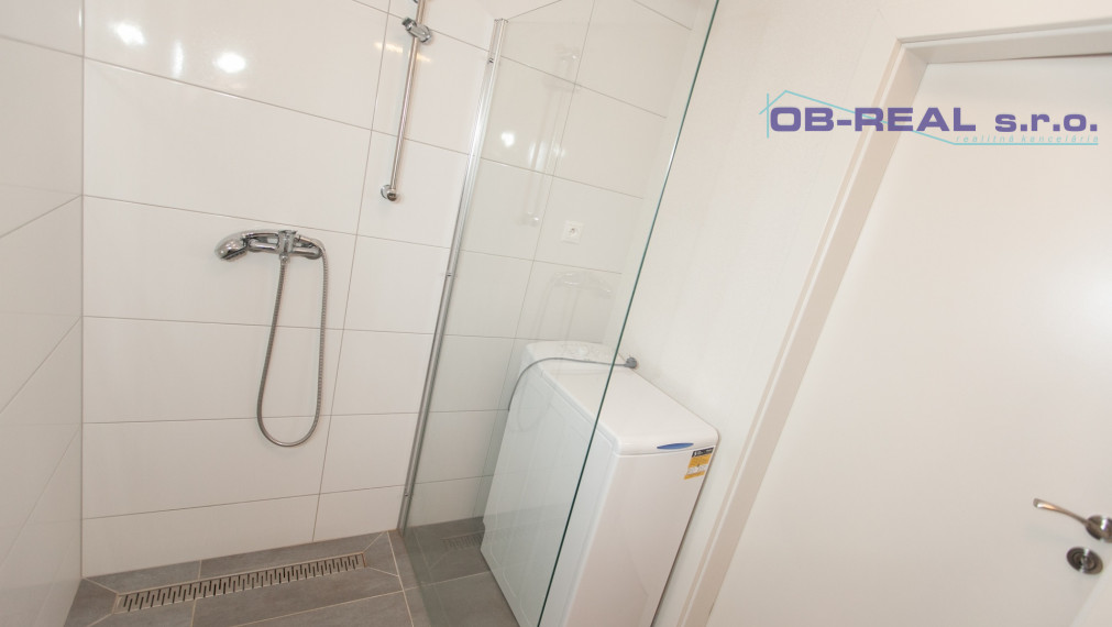 Prenájom moderného zariadeného 2izb bytu 63m2, balkón, 1x parkovanie