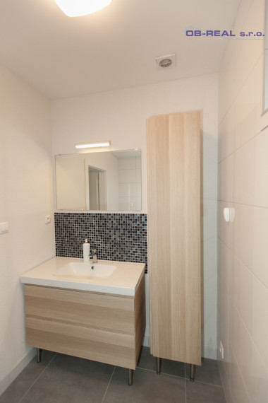Prenájom moderného zariadeného 2izb bytu 63m2, balkón, 1x parkovanie