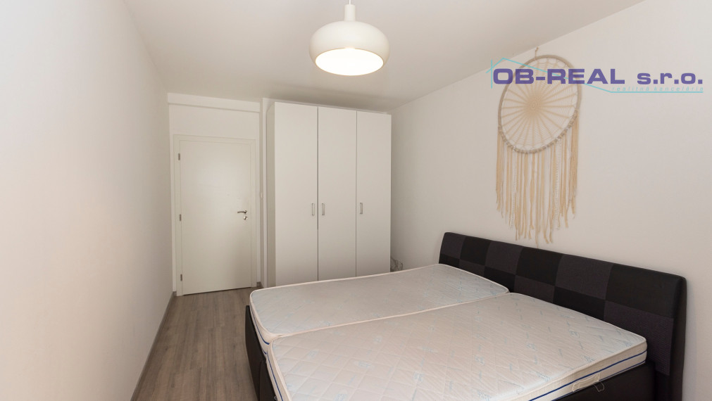 Prenájom moderného zariadeného 2izb bytu 63m2, balkón, 1x parkovanie