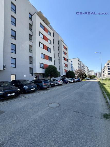 Kompletne zariadený 2- izb. byt v obľúbenej lokalite Galanta West na PREDAJ!
