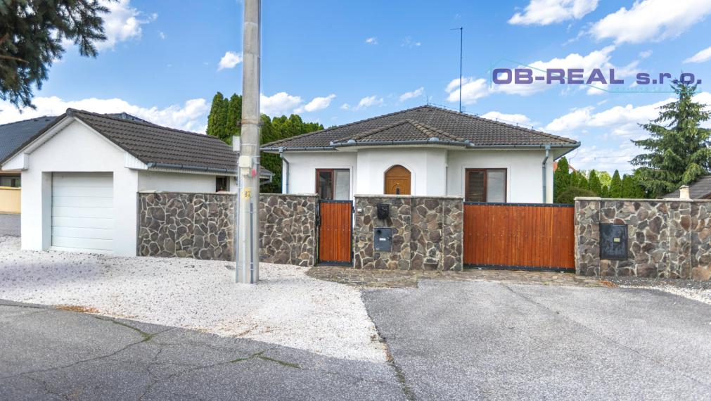 4izb dom s obrovským 11-árovým pozemkom a bazénom v Košútoch
