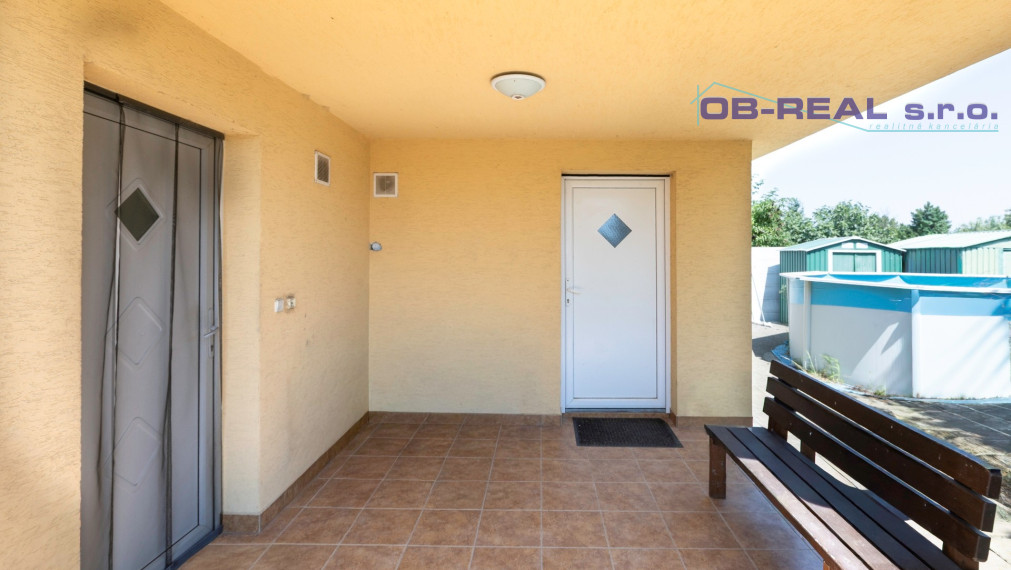 REZERVOVANÝ - Rekonštruovaný 5izb dom Váhovce s pozemkom 28,5 áru (možnosť rozdeliť)