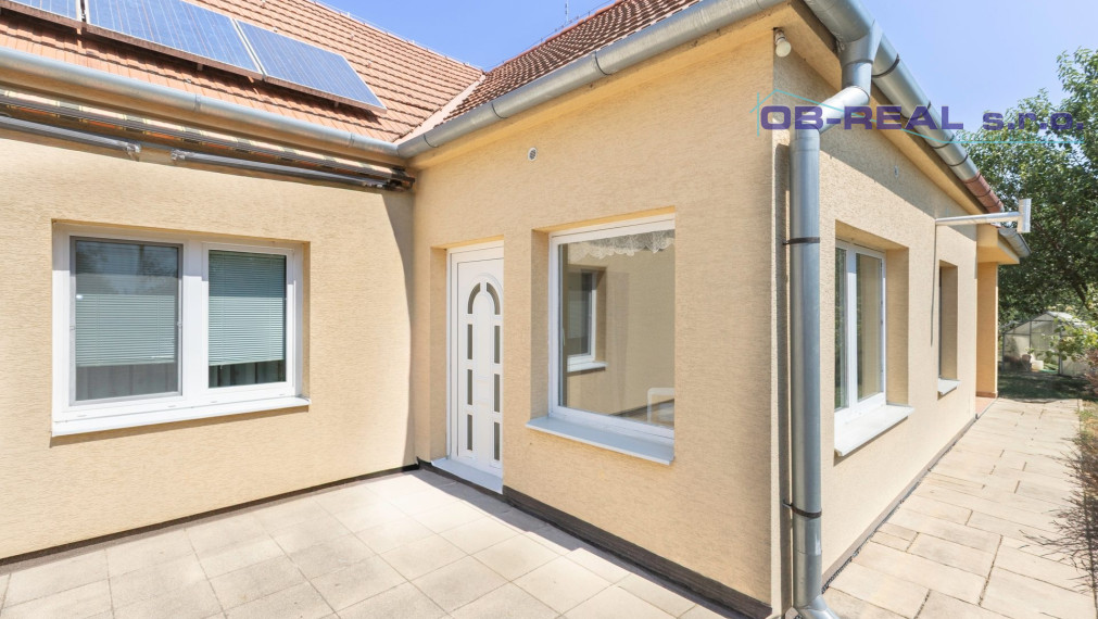 REZERVOVANÝ - Rekonštruovaný 5izb dom Váhovce s pozemkom 28,5 áru (možnosť rozdeliť)
