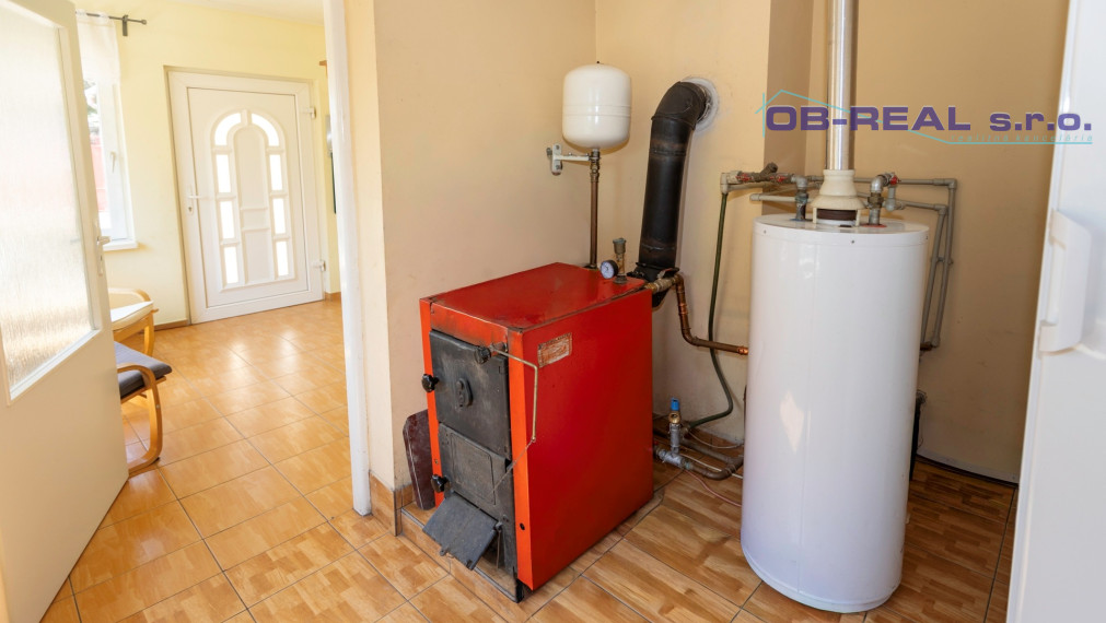 REZERVOVANÝ - Rekonštruovaný 5izb dom Váhovce s pozemkom 28,5 áru (možnosť rozdeliť)