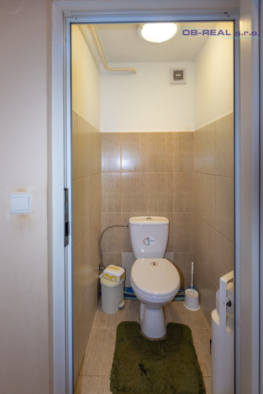 REZERVOVANÝ - Rekonštruovaný 5izb dom Váhovce s pozemkom 28,5 áru (možnosť rozdeliť)