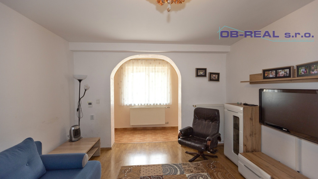 REZERVOVANÝ - Rekonštruovaný 5izb dom Váhovce s pozemkom 28,5 áru (možnosť rozdeliť)