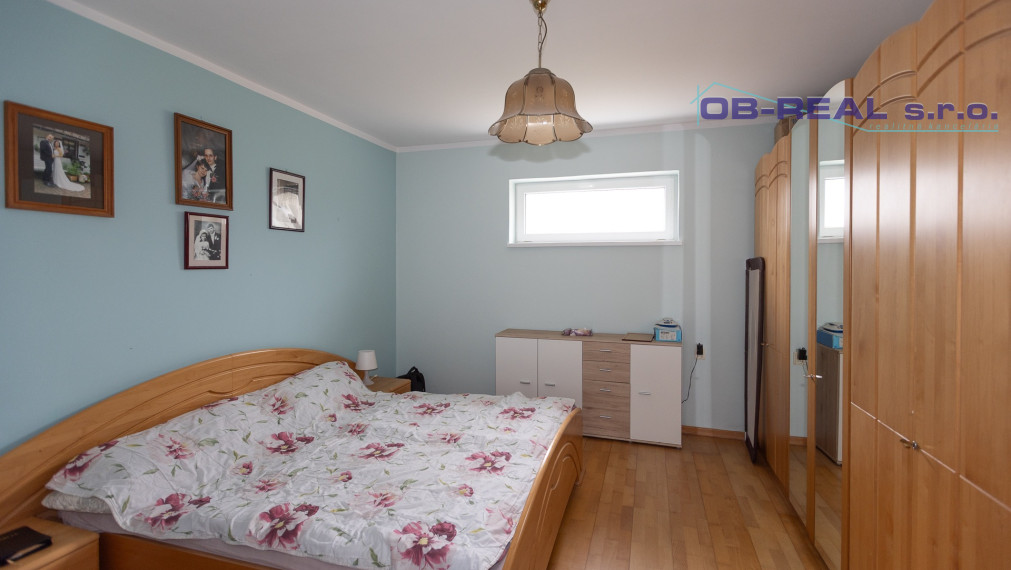 REZERVOVANÝ - Rekonštruovaný 5izb dom Váhovce s pozemkom 28,5 áru (možnosť rozdeliť)