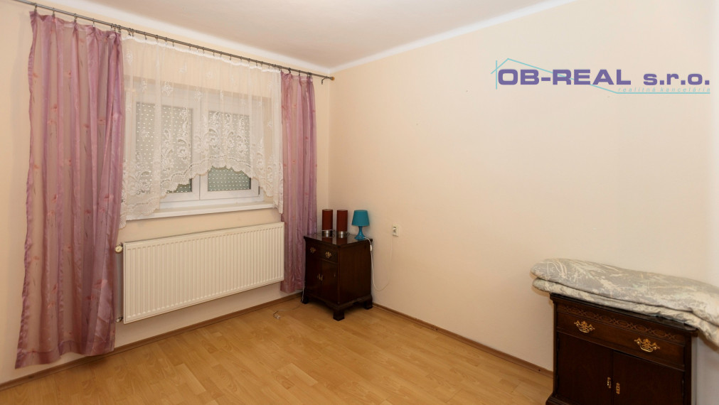 REZERVOVANÝ - Rekonštruovaný 5izb dom Váhovce s pozemkom 28,5 áru (možnosť rozdeliť)