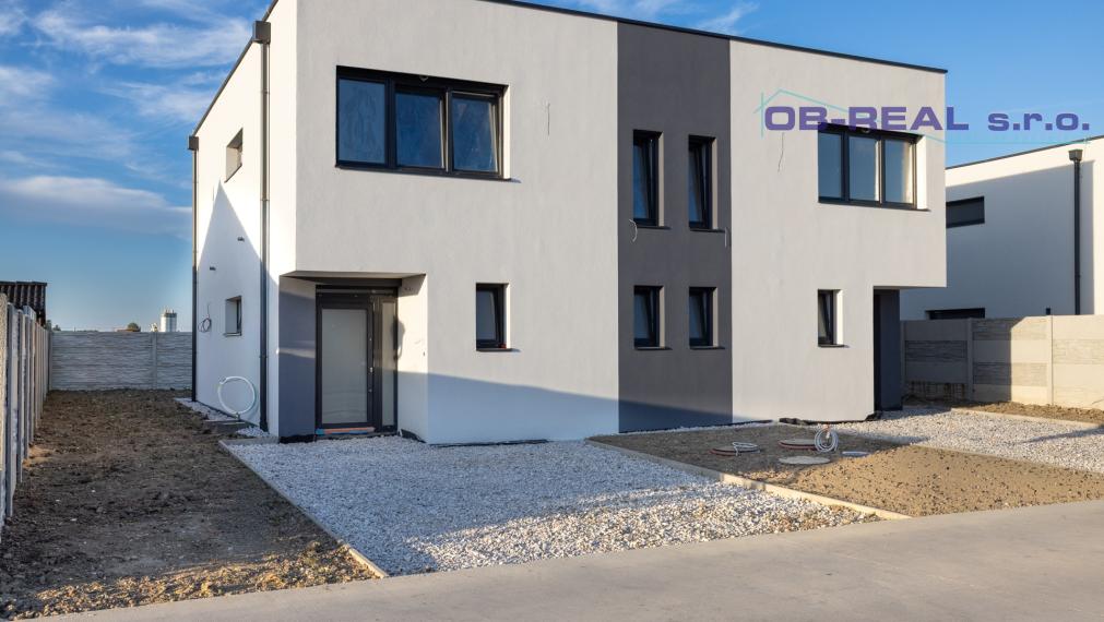 Znížená cena o 10 000 €! Luxusná 4-izbová novostavba v Topoľnici – sloboda domu s výhľadom do ticha