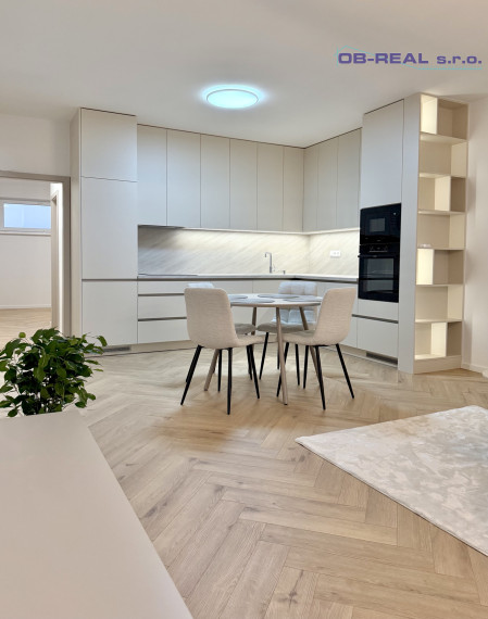 Prenájom veľkometrážneho nadštandardného 3-izb.bytu s balkónom a parkovaním
