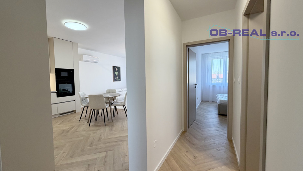Prenájom veľkometrážneho nadštandardného 3-izb.bytu s balkónom a parkovaním