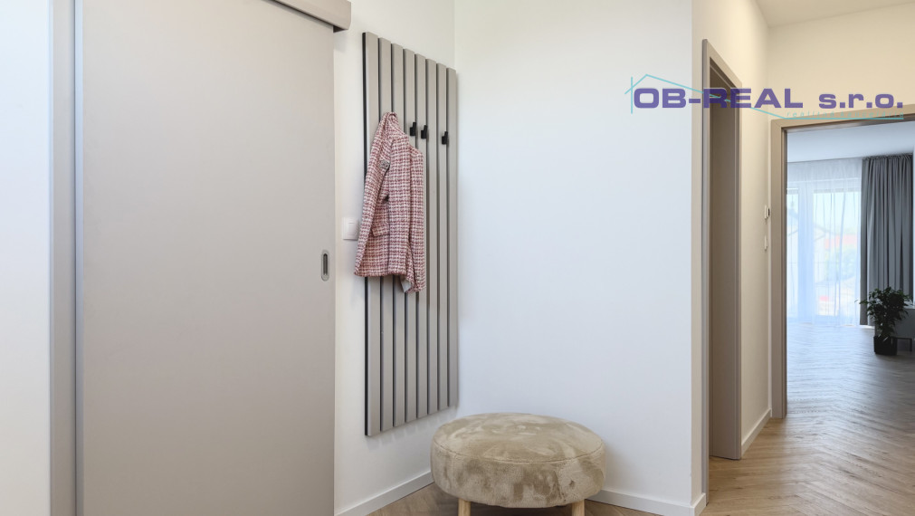Prenájom veľkometrážneho nadštandardného 3-izb.bytu s balkónom a parkovaním