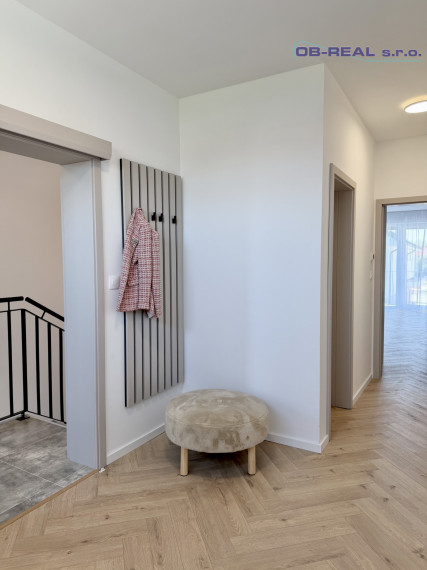 Prenájom veľkometrážneho nadštandardného 3-izb.bytu s balkónom a parkovaním