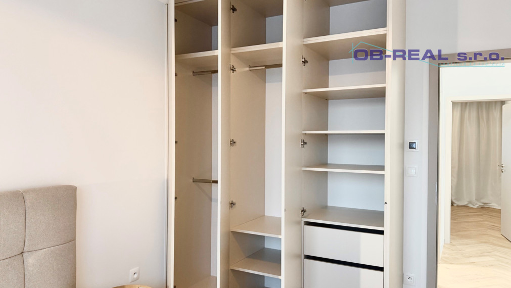 Prenájom veľkometrážneho nadštandardného 3-izb.bytu s balkónom a parkovaním
