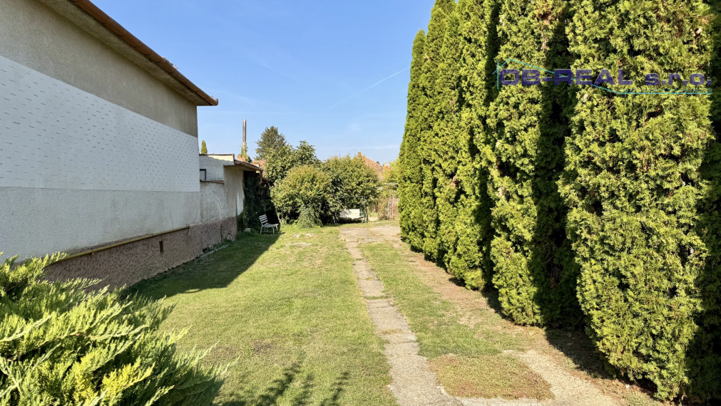 Predaj 3-podlažného 4-izb RD zast. plocha 175m2 + garáž 25m2, pozemok 869m2 - Funkčný, ihneď voľný.