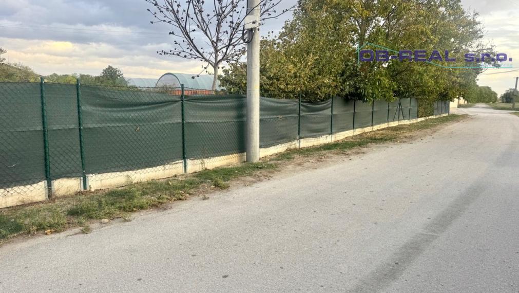 Predaj stavebného pozemku 993m2 pre rodinný dom vo Váhovciach