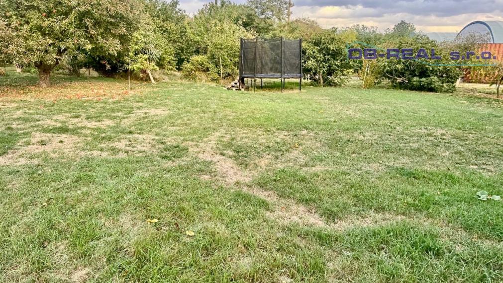Predaj stavebného pozemku 993m2 pre rodinný dom vo Váhovciach