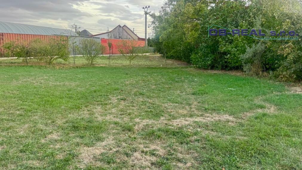 Predaj stavebného pozemku 993m2 pre rodinný dom vo Váhovciach