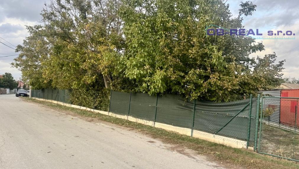 Predaj stavebného pozemku 993m2 pre rodinný dom vo Váhovciach