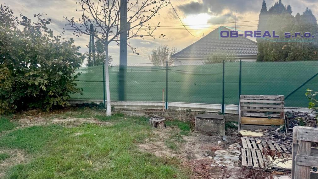 Predaj stavebného pozemku 993m2 pre rodinný dom vo Váhovciach