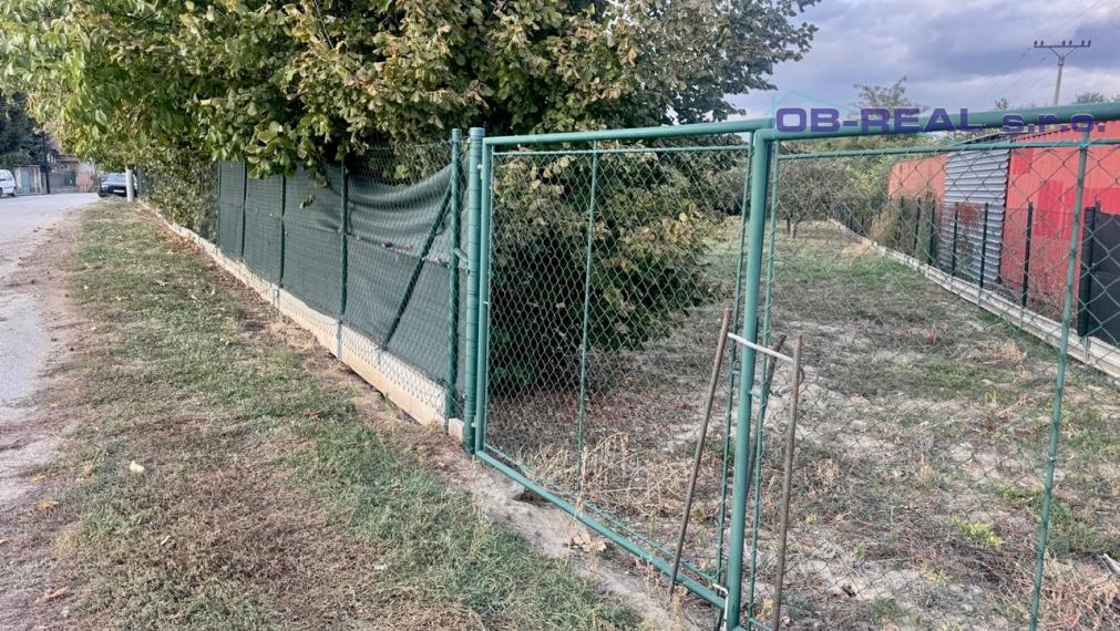 Predaj stavebného pozemku 993m2 pre rodinný dom vo Váhovciach