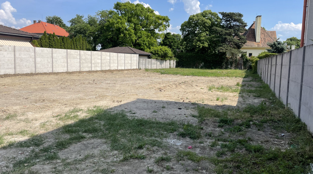 Sládkovičovo - exkluzívne ponúkame na predaj lukratívny stavebný pozemok pre výstavbu RD