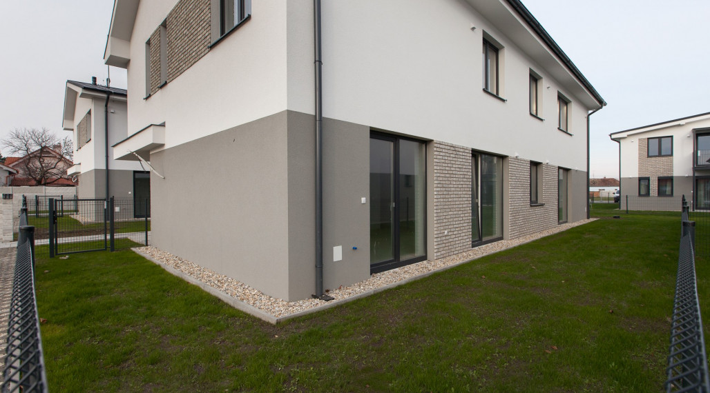 REZERVOVANE_D2D1_Predaj 3izb holobytu 80m2 MEZONET (1NP+2NP)_1xP_Pozemok