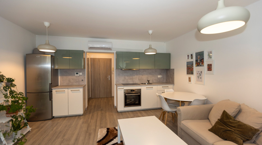 Prenájom moderného 2izb bytu 54m2, zariadený, 1x parkovanie