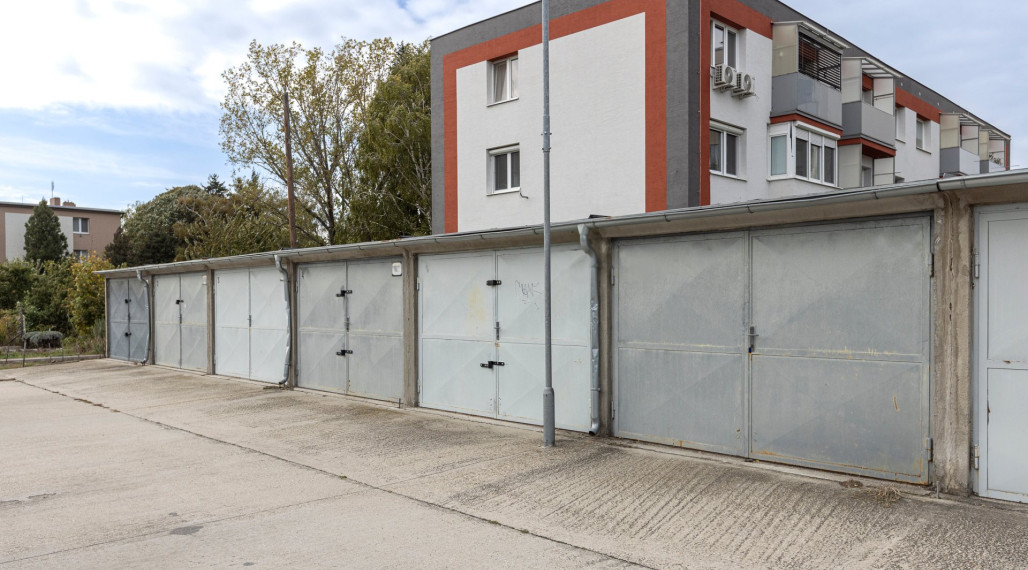 Predaj novej garáže z vibrovaného betónu s plochou strechou