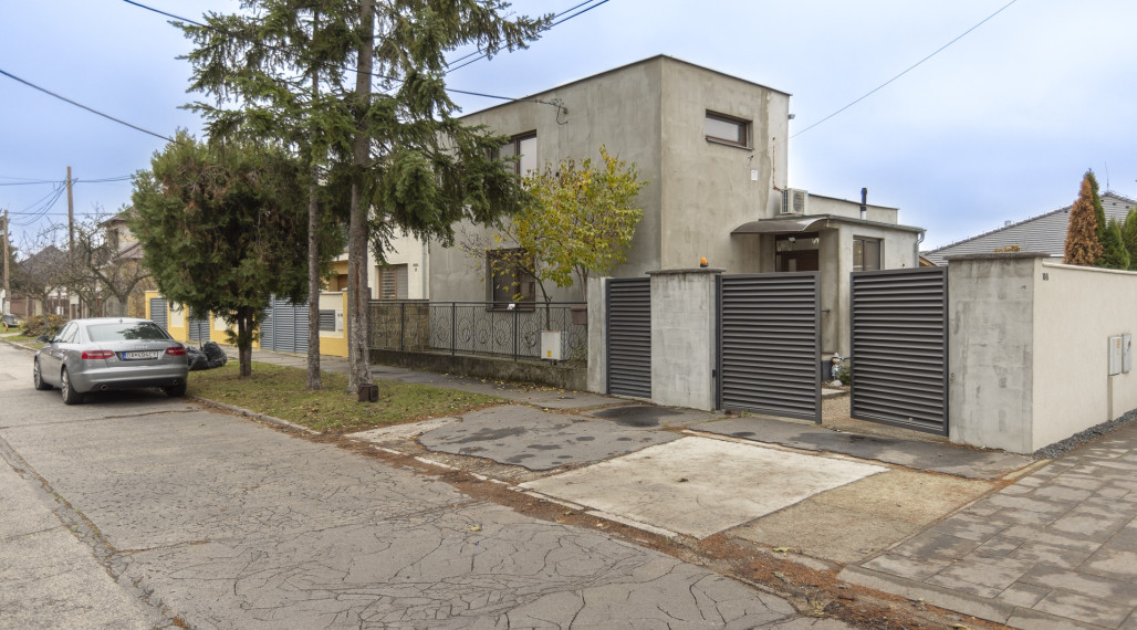 REZERVOVANÉ - Predaj rekonštr. 3izb RD 124m2 Garáž, prístrešok, pozemok 360m2