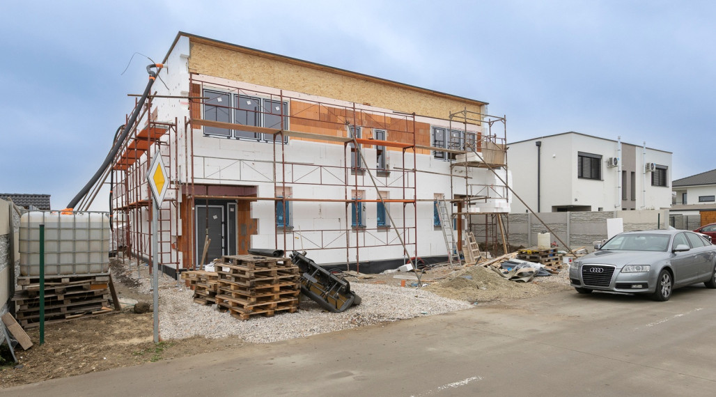 Predaj moderného 4izb holobytu 118m2 v dvojdome v Topoľnici. Pozemok 229m2