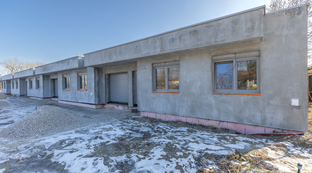 AKCIOVA CENA!!! Exkluzívne ponúkame na predaj novostavby 4izb RD s garážou, v radovej zástavbe v novovybudovanej lokalite v Nebojsi