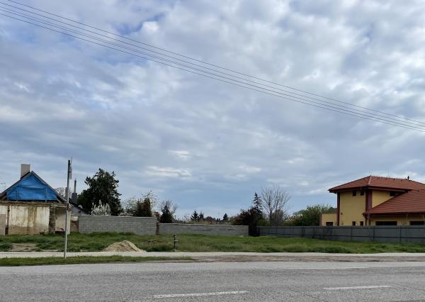 Sládkovičovo - predaj lukratívneho stavebného pozemku v centre mesta, na námestí