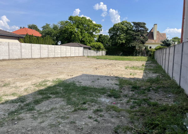 Sládkovičovo - exkluzívne ponúkame na predaj lukratívny stavebný pozemok pre výstavbu RD