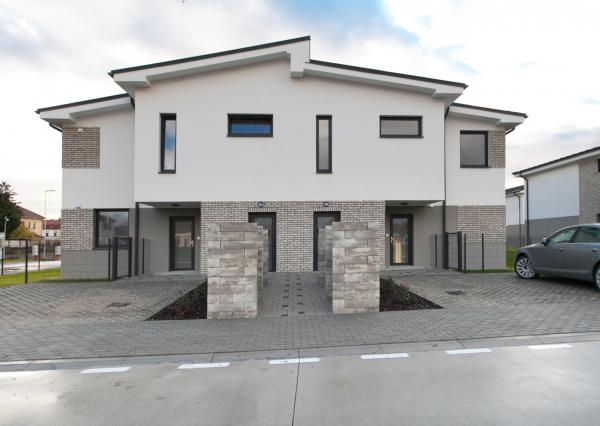 Predaj 3izb bytu 70m2 s terasou na prízemí_1xPA_Oplt.pozemok