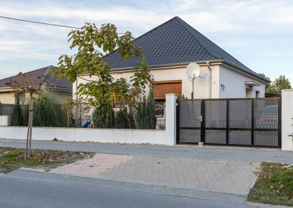 Predaj rekonštr. 4izb RD 189m2, 2xkúpeľňa, pozemok 1295m2