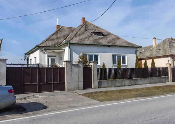 Predaj podpivničeného 3izb RD 161m2, všetky IS, pozemok 1635m2
